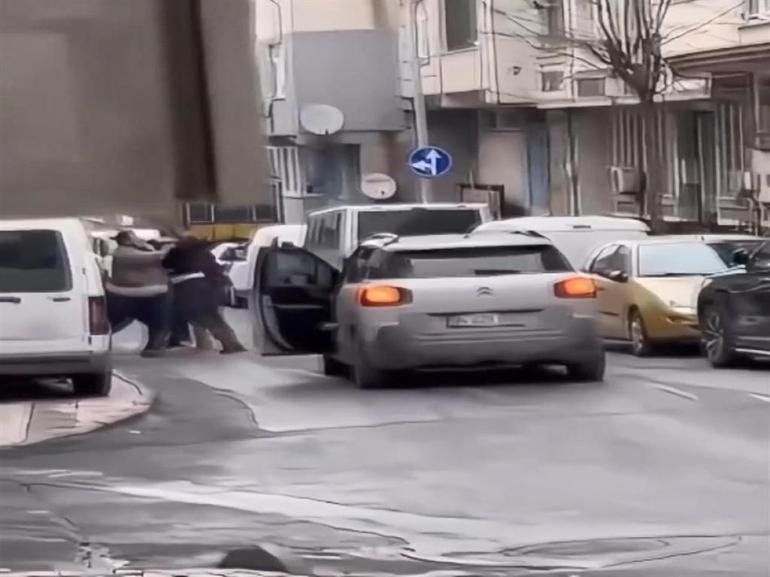 Kartı olmayan davulcu korsandır