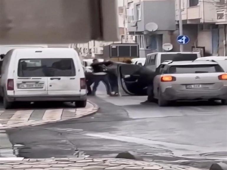 Kartı olmayan davulcu korsandır