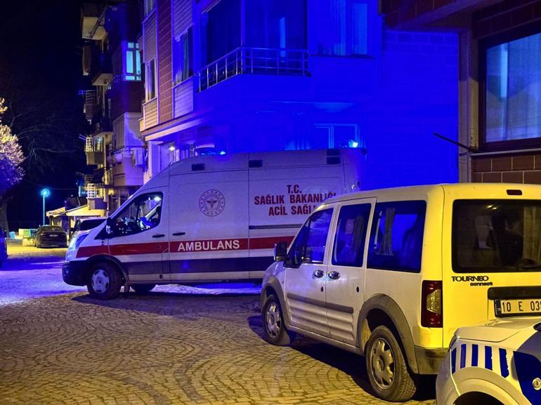 Emekli öğretmen evinde ölü bulundu