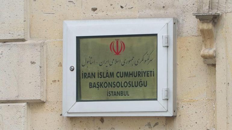 İstanbuldaki İran Başkonsolosluğunda bayraklar yarıya indirildi