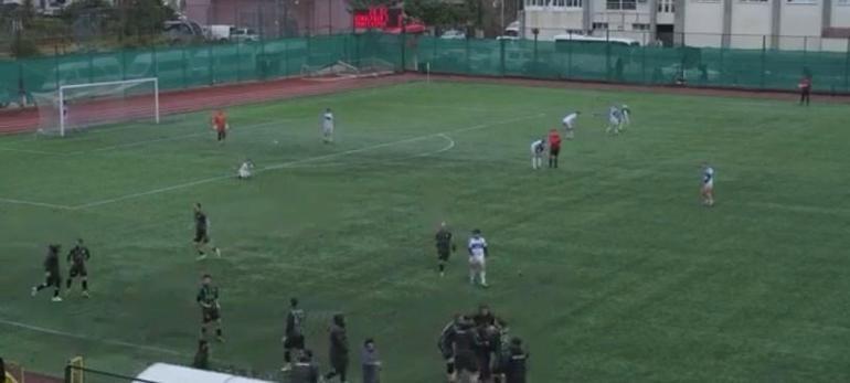 Artvin’de amatör maçta tekmeli yumruklu kavga kamerada