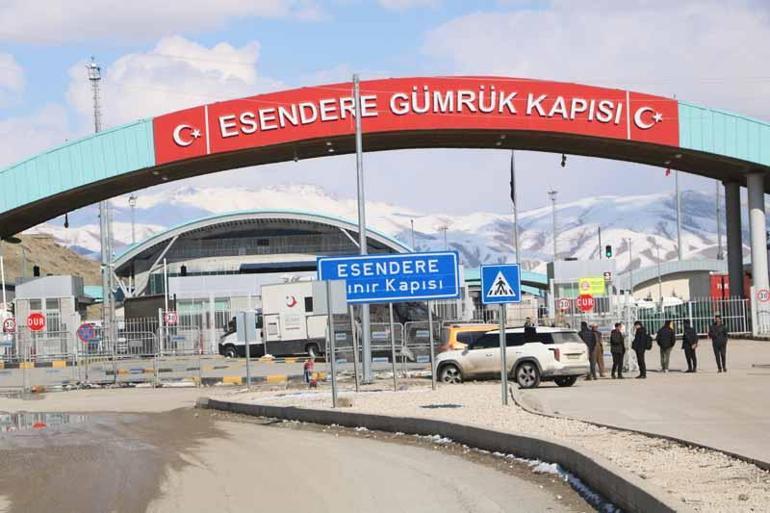 Bakan Bolat: Türkiye-İran arasında günübirlik yolcu geçişleri karşılıklı olarak durduruldu