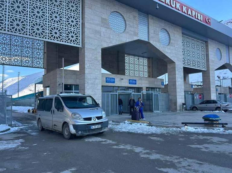 Bakan Bolat: Türkiye-İran arasında günübirlik yolcu geçişleri karşılıklı olarak durduruldu