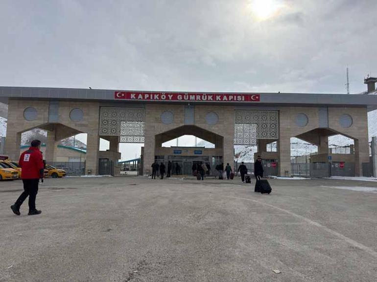 Bakan Bolat: Türkiye-İran arasında günübirlik yolcu geçişleri karşılıklı olarak durduruldu