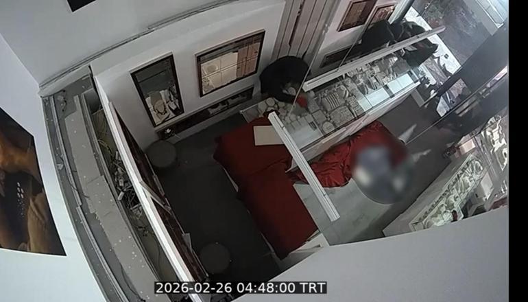 Göktürk’te 2 dakikada 18 milyon liralık soygun kamerada: Güvenlik görevlisi engel olmaya çalıştı