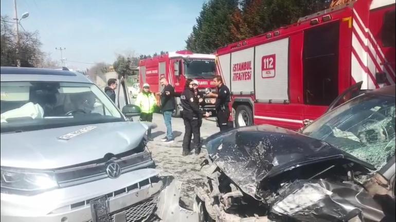 Arnavutköy’de otomobille ticari araç kafa kafaya çarpıştı: 1 ölü 2 yaralı