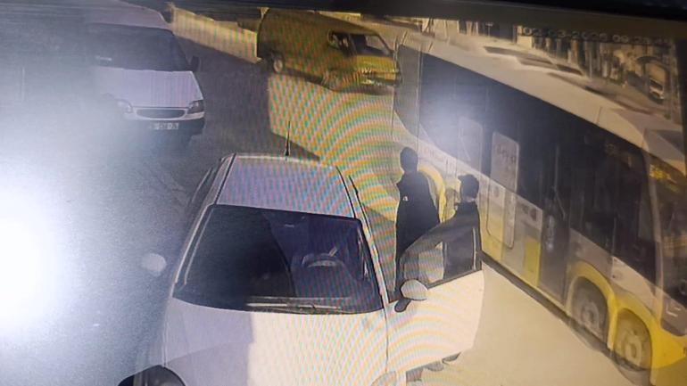 Minibüs, özel halk otobüsüne yandan çarptı: 3 yaralı