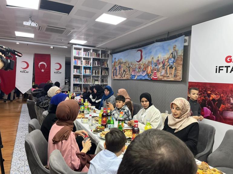 Kızılay Genel Başkanı Yılmaz, Gazzeli kadınlar ile iftarda bir araya geldi