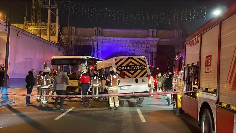 Beşiktaş’ta İETT otobüsü ile servis minibüsü çarpıştı: 2 yaralı