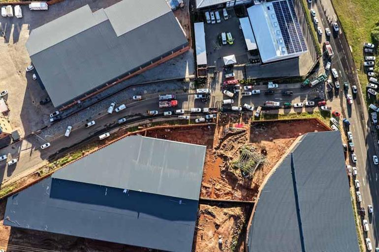 Güney Afrika’da inşaat halindeki bina çöktü: 8 ölü