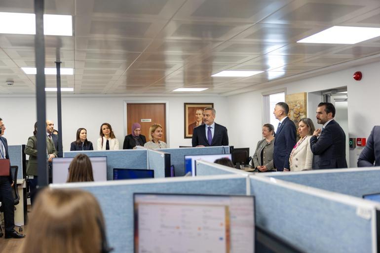 Bakan Fidan, Konsolosluk Çağrı Merkezinde incelemelerde bulundu