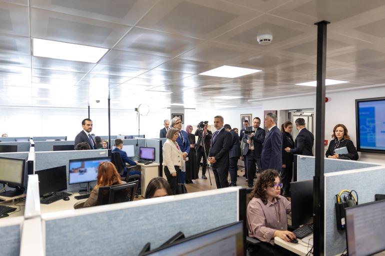 Bakan Fidan, Konsolosluk Çağrı Merkezinde incelemelerde bulundu