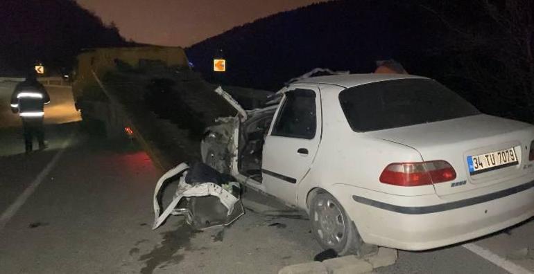 Arnavutköy’de otomobil ile kamyonet çarpıştı: 1 ölü, 2 yaralı