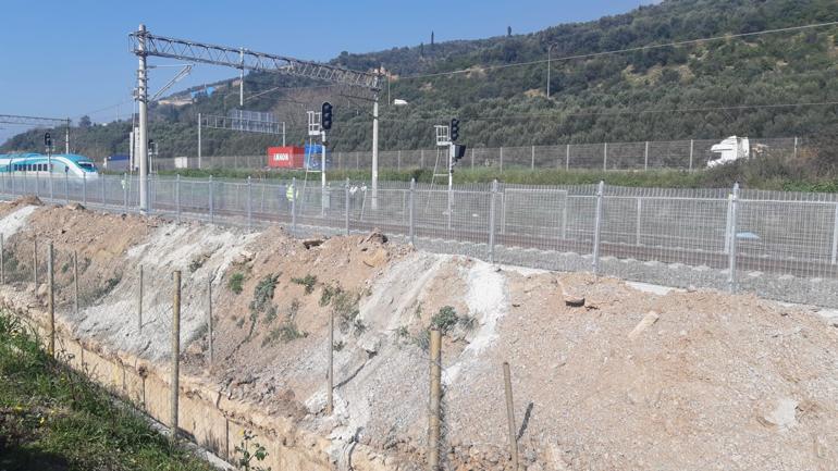 Trenin çarptığı yaya hayatını kaybetti