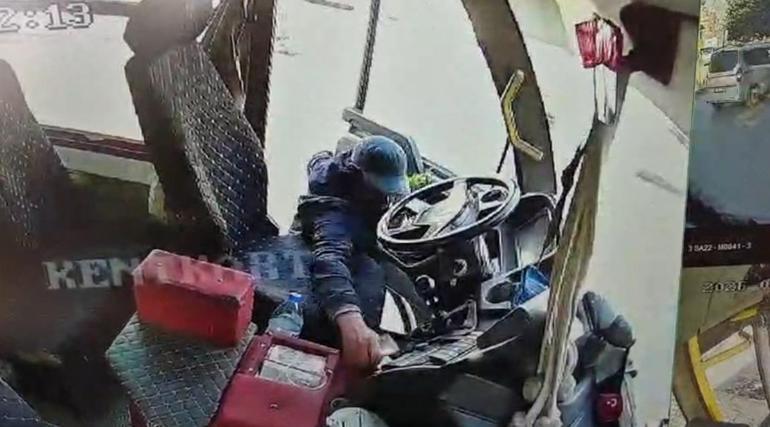 Bisikletle gelip, yolcu minibüsündeki 4 bin TLyi çaldı