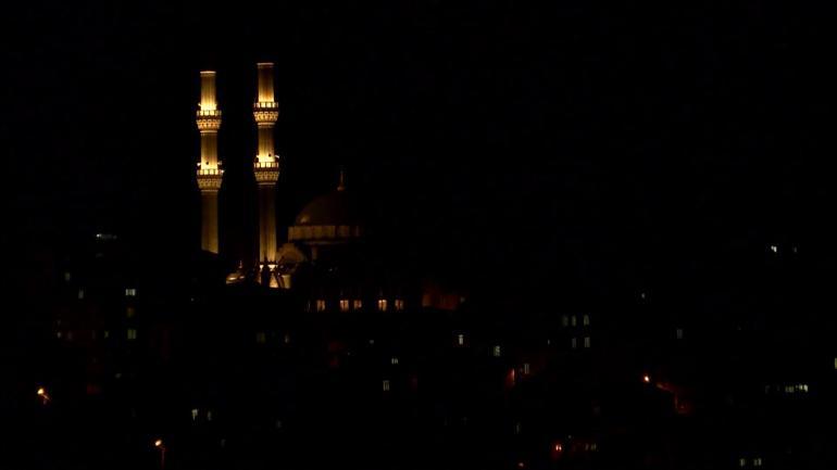 İstanbul’da dolunay seyirlik manzara oluşturdu