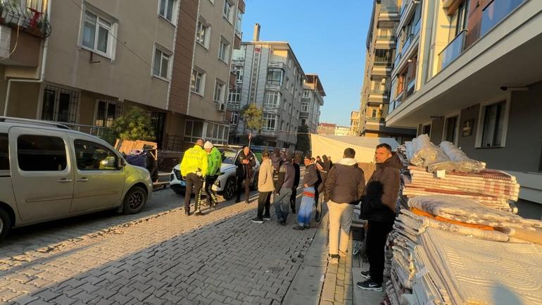 Avcılar’da pazarcılar arasında bıçaklı yol verme kavgası: 2 yaralı