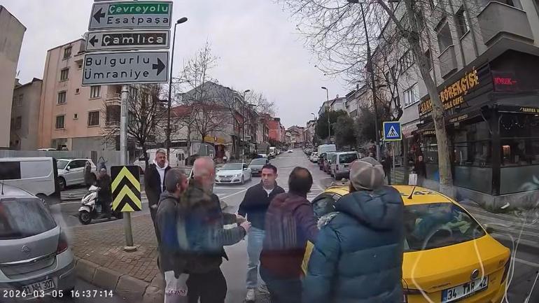 Üsküdar’da yol verme kavgası kamerada