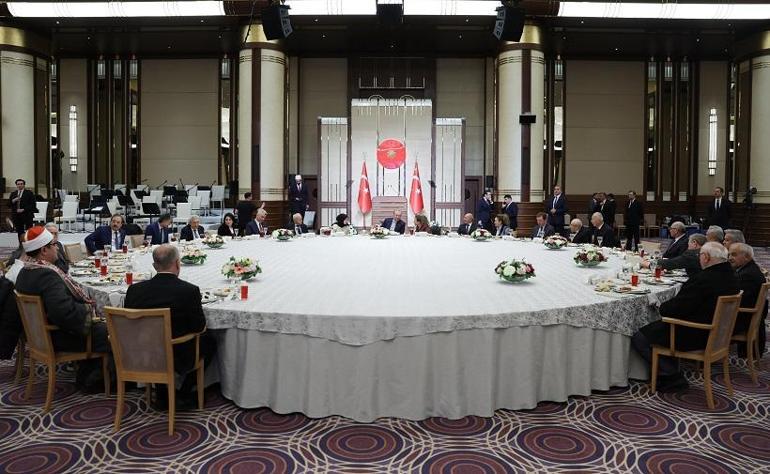 Cumhurbaşkanı Erdoğan: Hiç kimse komşuluk ve kardeşlik hukukunu zedeleyen hatalı bir tavır içinde olmamalıdır