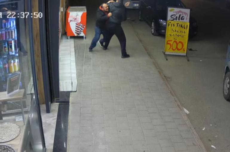 Adanada yumruklu-tekmeli kavga kamerada