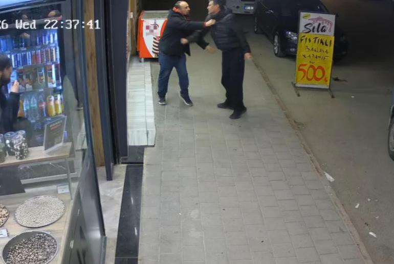 Adanada yumruklu-tekmeli kavga kamerada