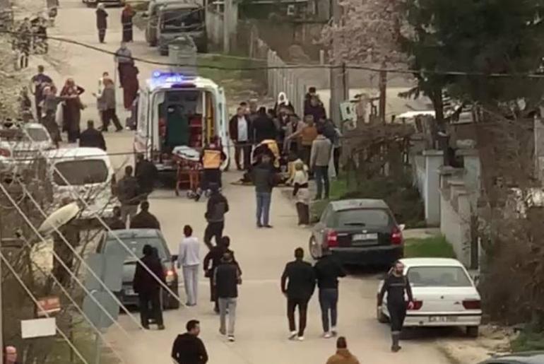 Düzcede silahlı kavga: 2’si silahla 3 yaralı