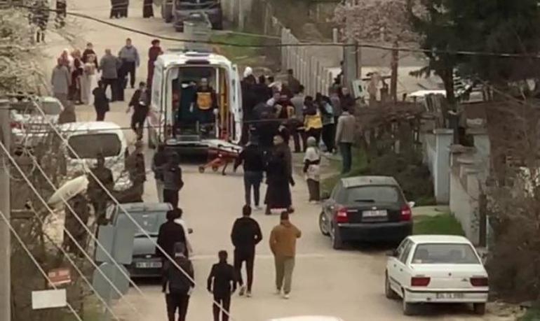 Düzcede silahlı kavga: 2’si silahla 3 yaralı