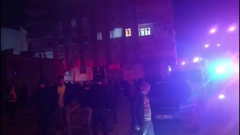 Zeminde kayma olduğu iddiasıyla 8 katlı bina tahliye edildi