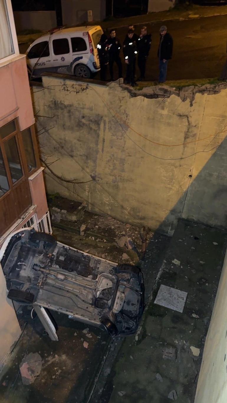 Avcılar’da otomobil 8 metre yüksekten bina boşluğuna düştü