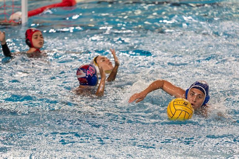 Göztepe’nin sutopunda Avrupa zaferine Başkan Tugay da eşlik etti