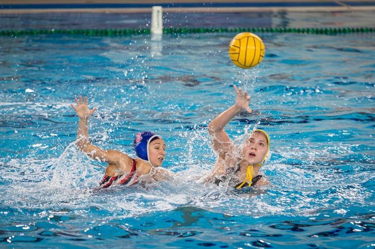 Göztepe’nin sutopunda Avrupa zaferine Başkan Tugay da eşlik etti