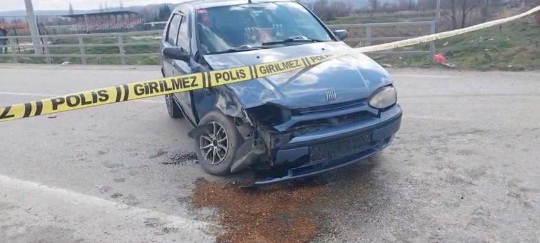Kütahya’da çarpışan otomobillerden biri dereye uçtu; 3 yaralı