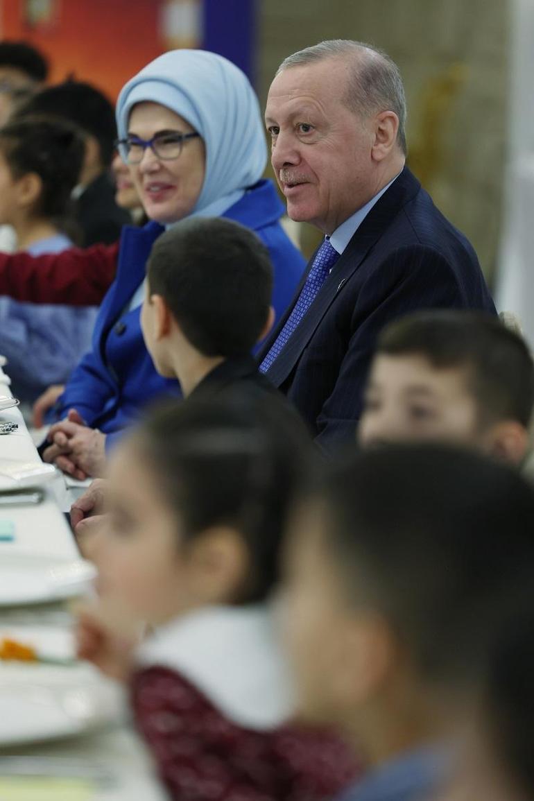 Cumhurbaşkanı Erdoğan, devlet himayesindeki çocuklarla iftarda buluştu