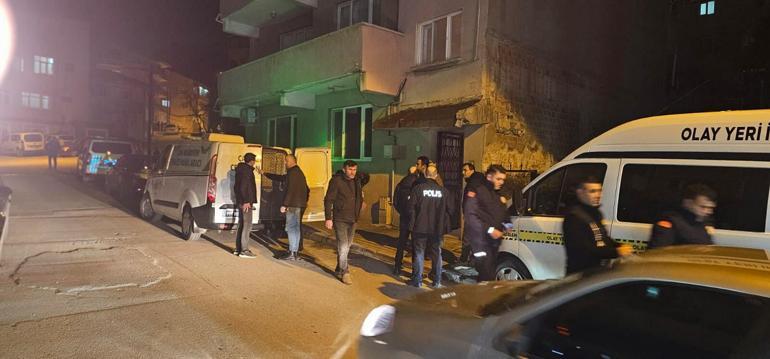 Çanakkale’de vatandaşları 300 milyon lira dolandırdığı ileri sürülen emlakçı, evinde ölü bulundu