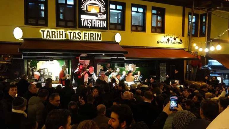 Mustafa Varank, Bursada geleneksel sahur programında vatandaşlarla bir araya geldi