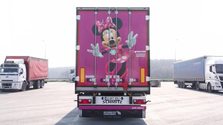 4 çocuk annesi, pembe renkli TIRı ile uluslararası taşımacılık yapıyor