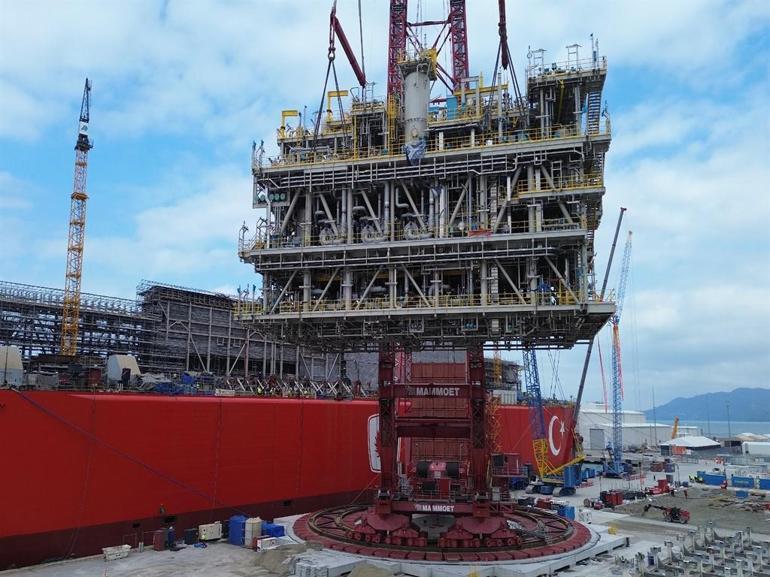 Osman Gazi yüzer üretim platformuna 2,5 tonluk modül entegre edildi