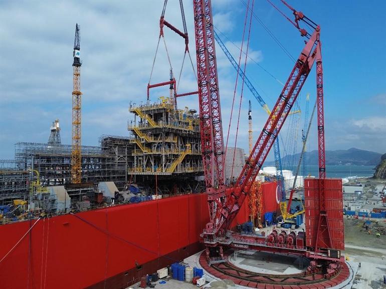 Osman Gazi yüzer üretim platformuna 2,5 tonluk modül entegre edildi