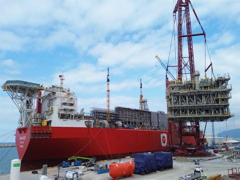 Osman Gazi yüzer üretim platformuna 2,5 tonluk modül entegre edildi