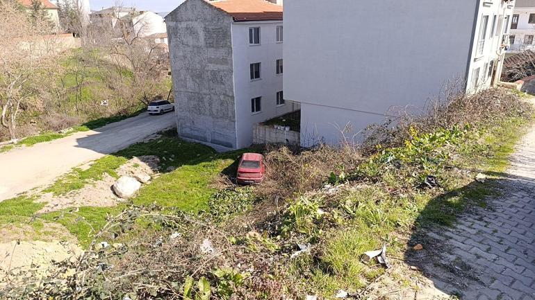 Otomobil şarampole uçtu; baba ile araçtan atlayan oğlu yaralandı