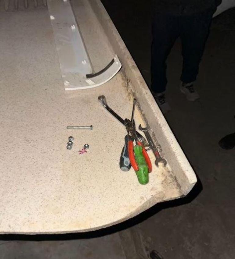 Hatay’da konteynerde hırsızlık yaparken suçüstü yakalanan 2 şüpheli tutuklandı