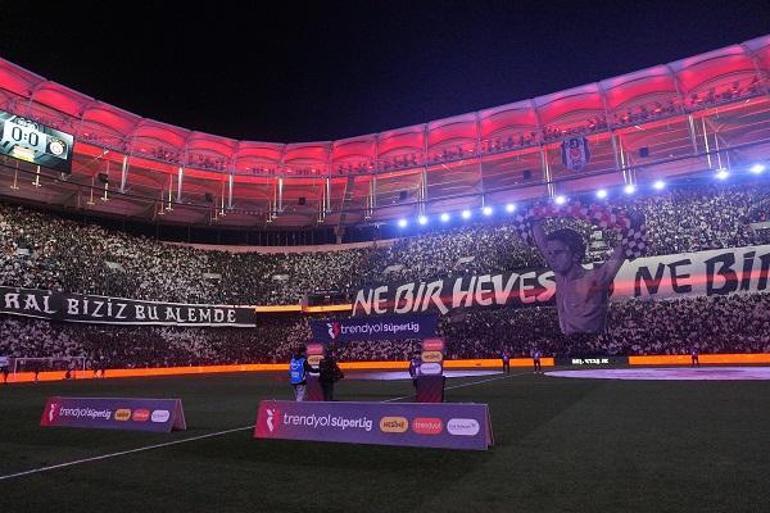 Beşiktaş-Galatasaray derbisinde taraftarlardan özel koreografi