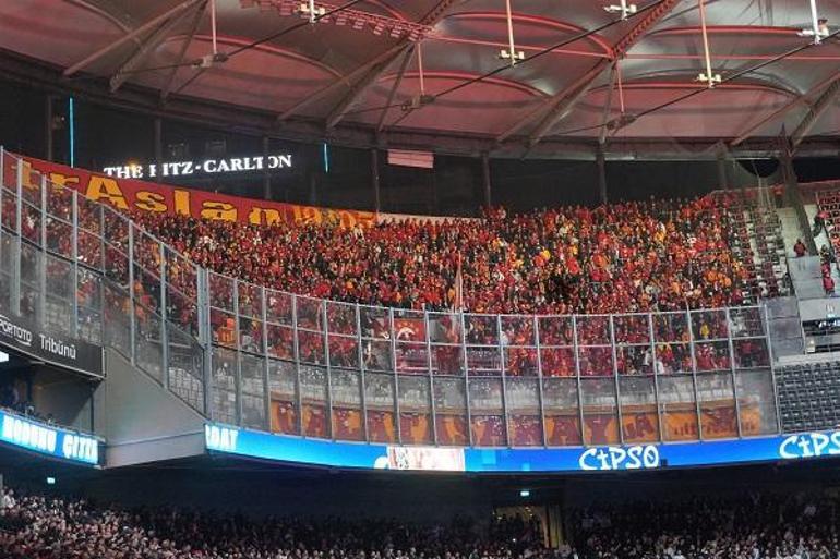 Beşiktaş-Galatasaray derbisinde taraftarlardan özel koreografi