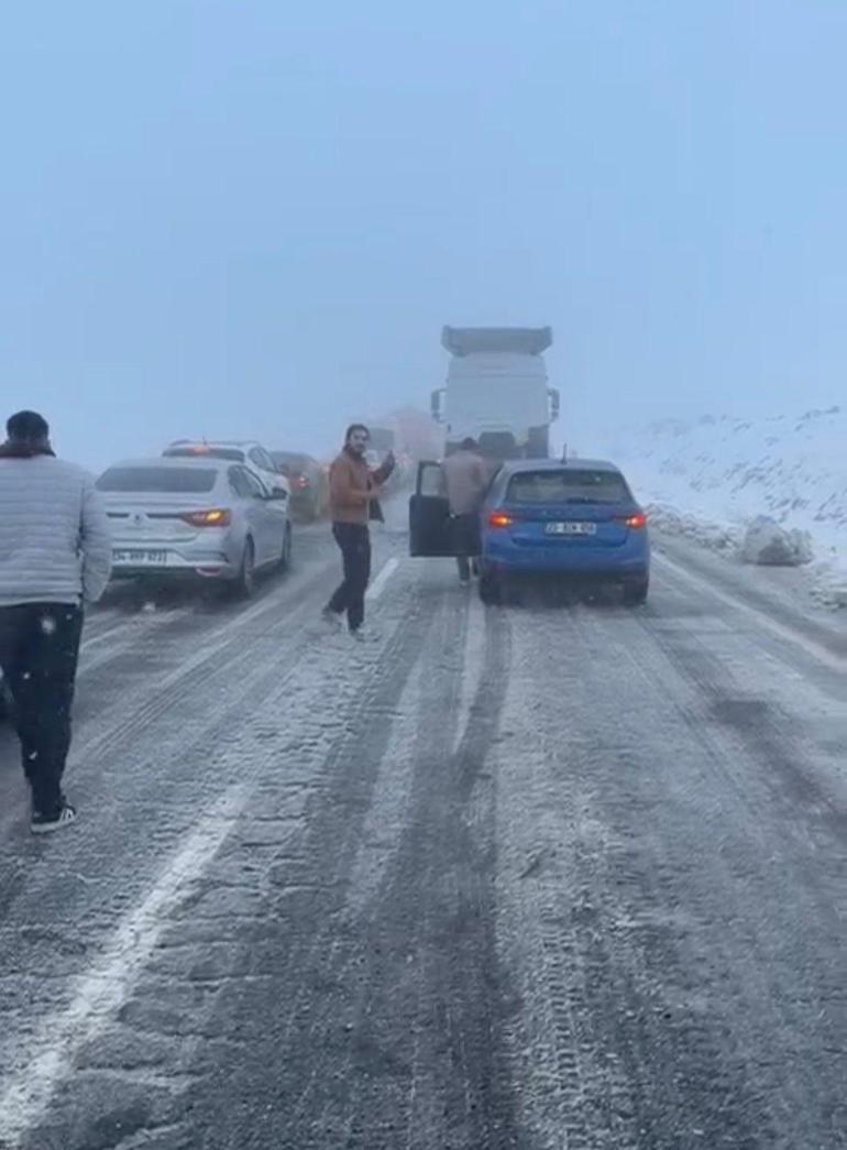 Diyarbakır’da kar yağışı kazalara yol açtı