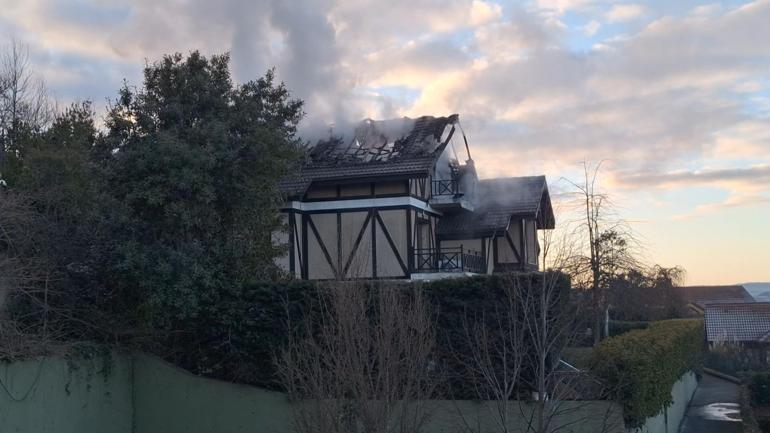 Beykoz’da 3 katlı villada çıkan yangın söndürüldü