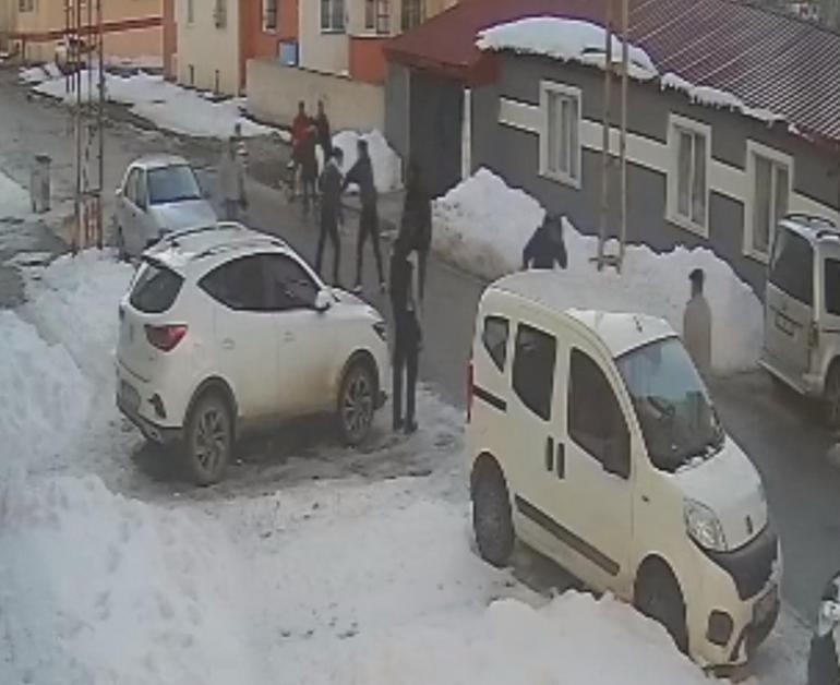 Kars’ta iftara dakikalar kala sokak kavgası: 2 yaralı
