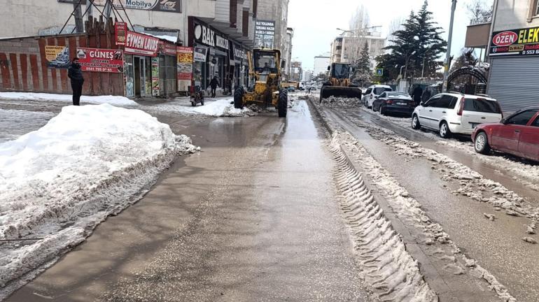 Vanda 216 yerleşim yerinden 157si ulaşıma açıldı