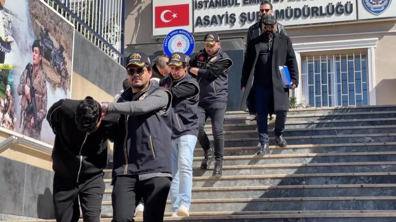 Kadıköyde merdivenle girdiler, evdekilerin ellerini ve ayaklarını bağlayıp altınları çaldılar