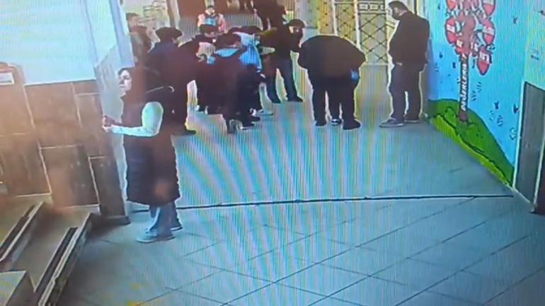 Boğazına şeker takılan öğrencisini Heimlich manevrasıyla kurtardı