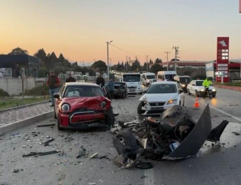 İzmir’de üç aracın karıştığı zincirleme kaza: 3 yaralı